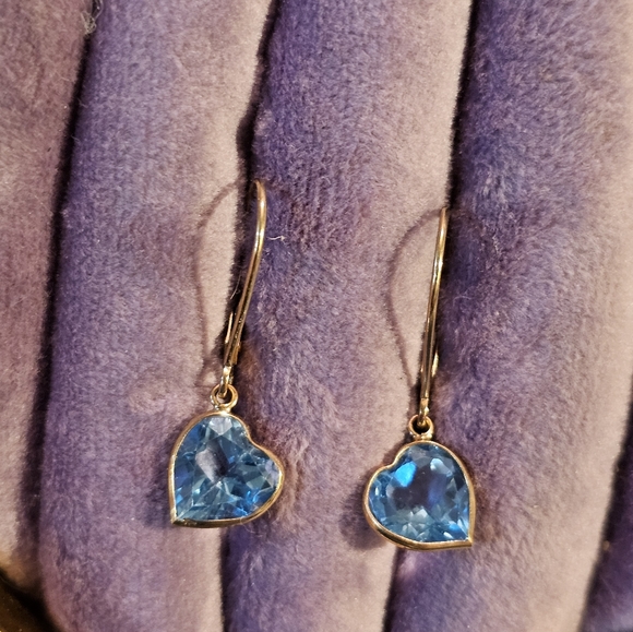 New. 10k blue topaz heart earrings approximately 4 carat total weight. Absolutel - Picture 5 of 5